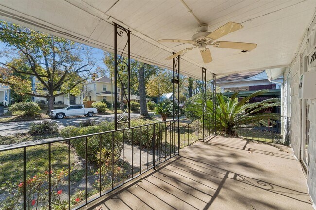 Foto del edificio - 742 E Park Ave