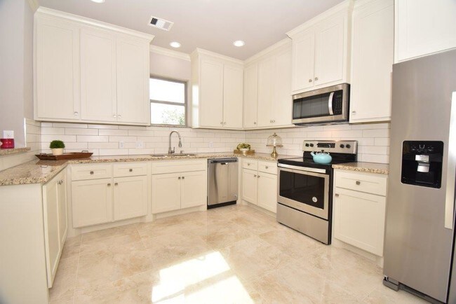 Building Photo - 2445 Freeway Manor Dr