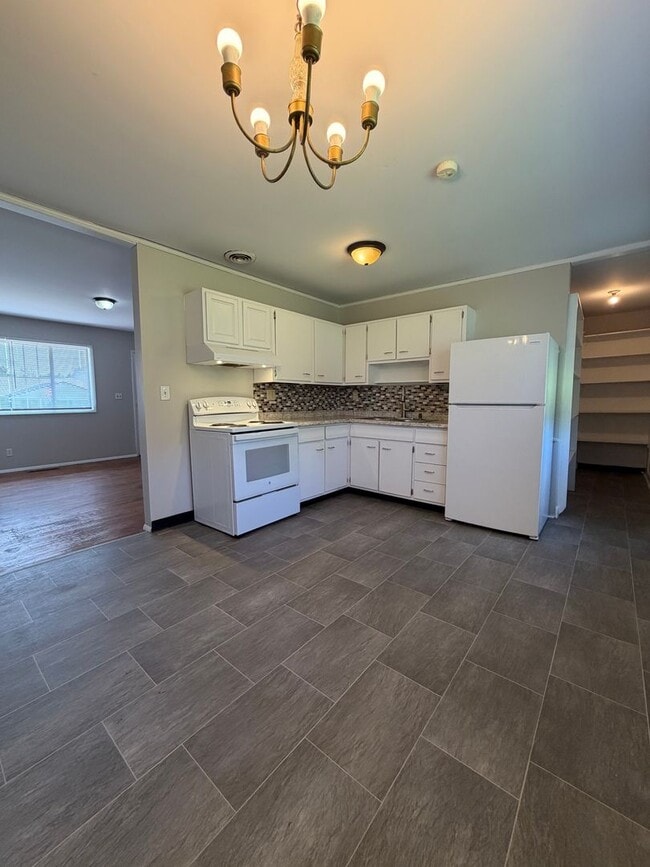 Building Photo - 3 Bedroom in Frankfort!