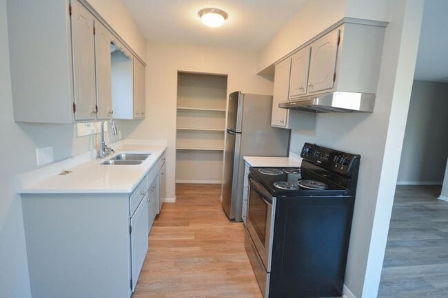 Building Photo - Lobb Field Apartments
