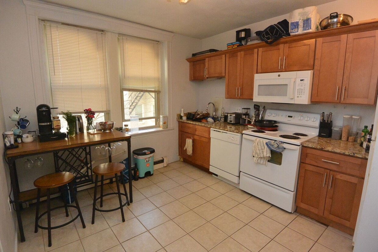 2 Bed 1 Bath available now - 2 Bed 1 Bath available now