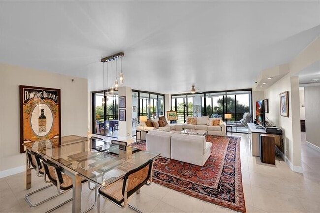 Building Photo - 7578 Regency Lake Dr