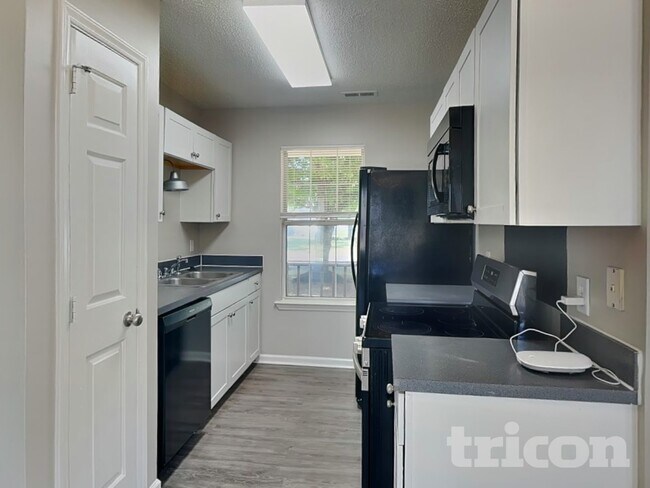 Building Photo - 11136 White Stag Dr