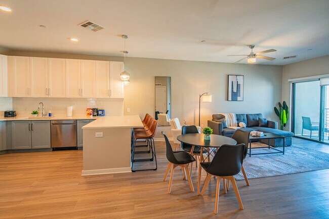 Building Photo - 777 E Stella Ln