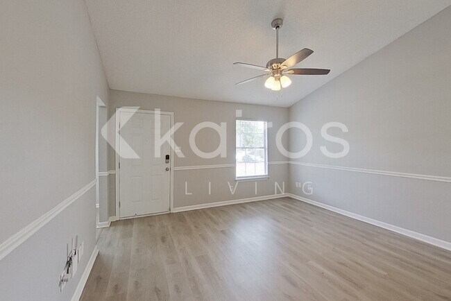 Foto del edificio - 495 Shady Grove Dr