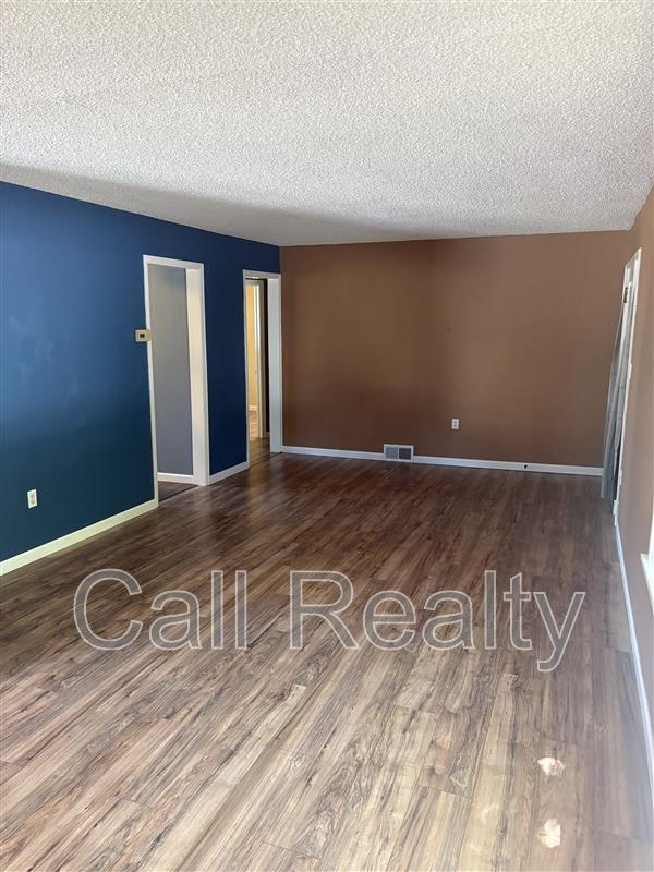 Building Photo - 1210 N Locust Rd