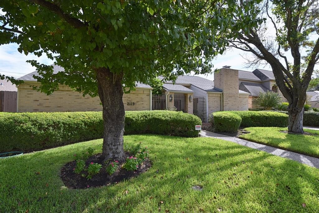 Foto principal - 2119 Willow Lake