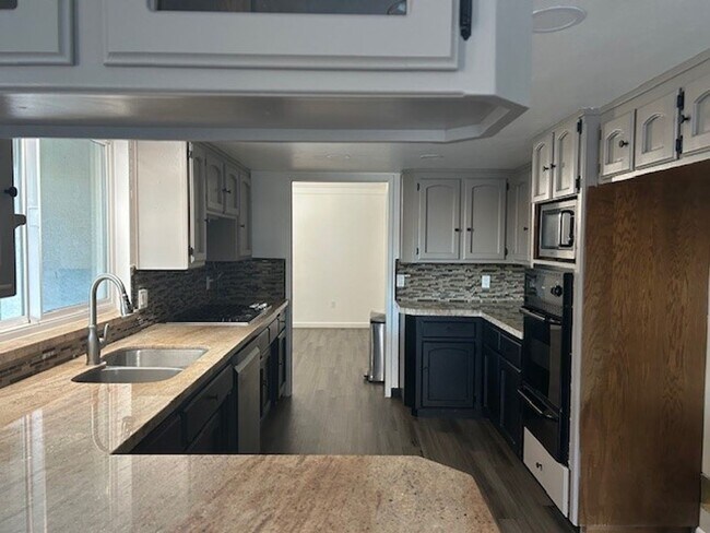 Foto del edificio - 9400 Hemingway Pl