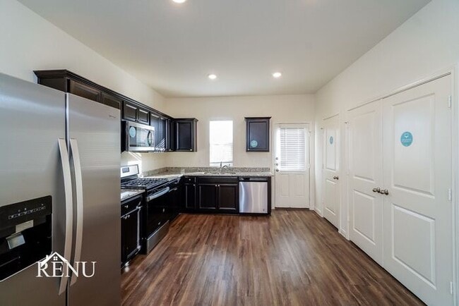 Foto del edificio - 5027 Firefly Hls