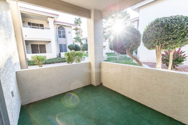 Building Photo - 10610 S 48th St