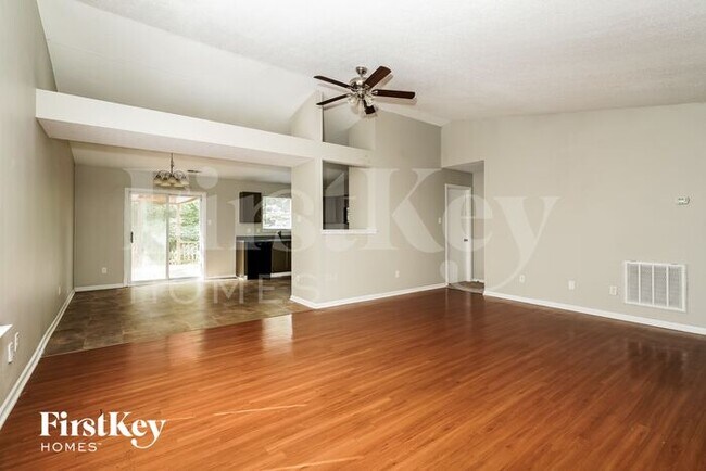 Foto del edificio - 7433 Redcliff Rd