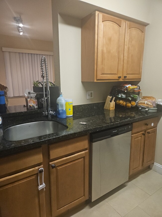Photo - 2820 N Oakland Forest Dr Townhome