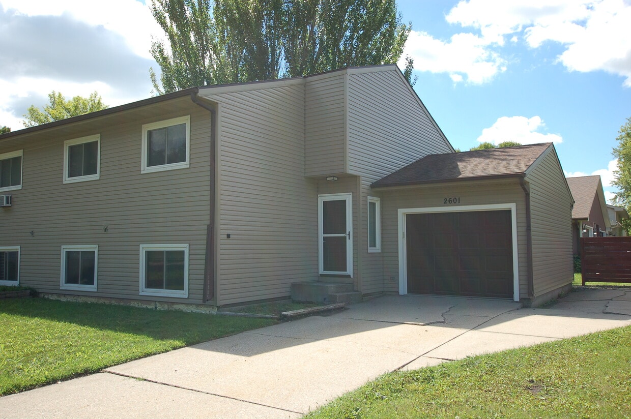 2601 18th St S, Fargo, ND 58103 Townhome Rentals in Fargo ND