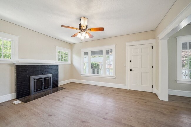 Building Photo - 4528 SE Windsor Ct