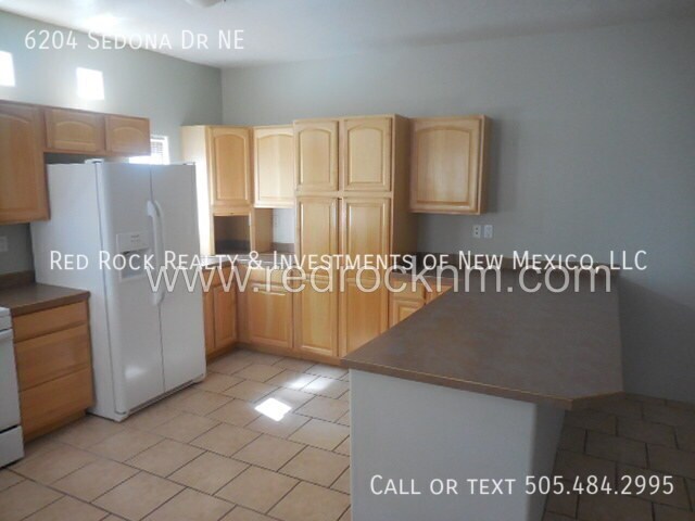 Foto del edificio - 6204 Sedona Dr NE