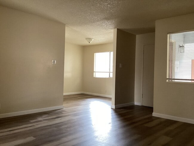 Foto del edificio - 1414 W Vassar Ave