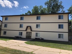 Building Photo - 2017 NW Hickory Ln