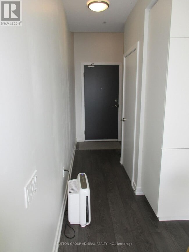 Building Photo - 7 Golden Lion Heights
