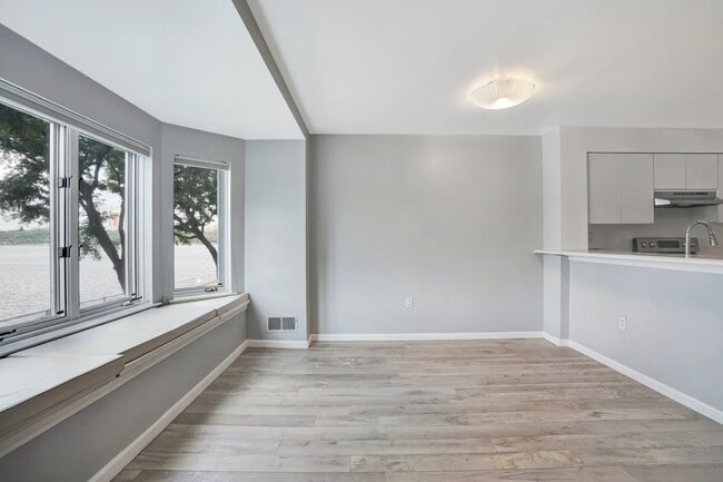 Building Photo - 205 Nelson Ct