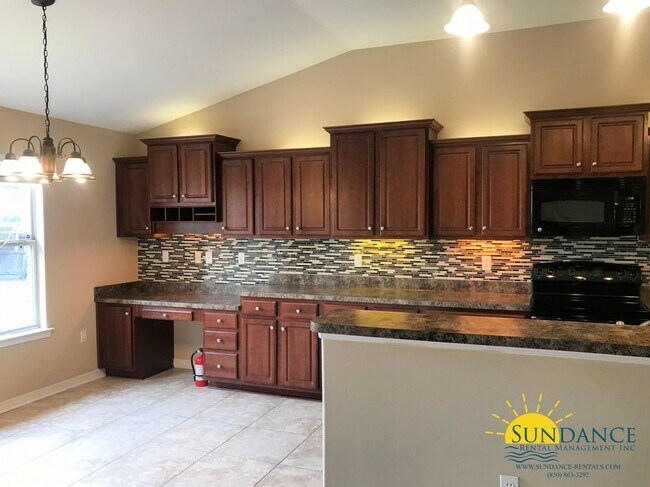 Foto del edificio - Spacious 4 Bedroom Home in Navarre