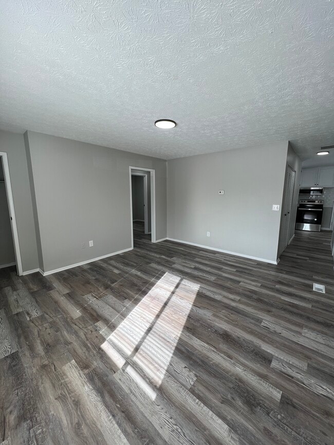 Building Photo - 5092 Drivemere Rd