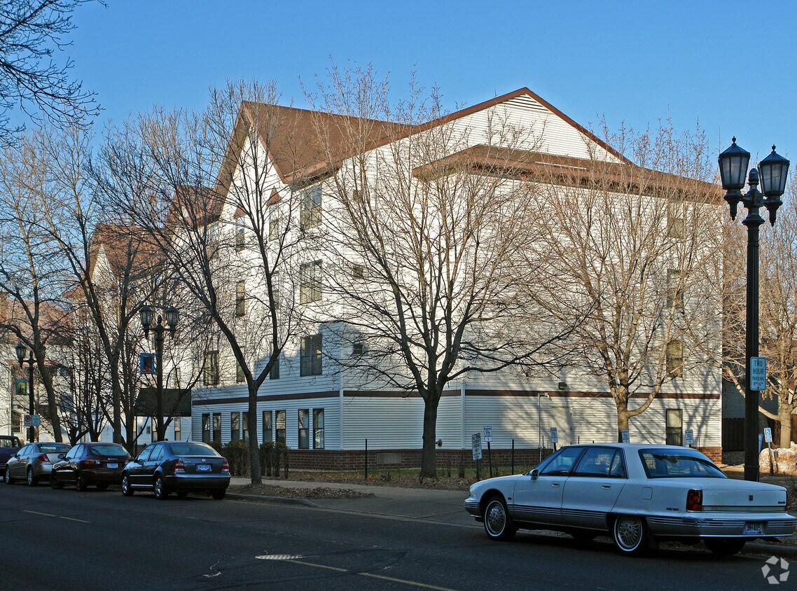 Foto del edificio - S.E. Hall - Whitney Young Plaza