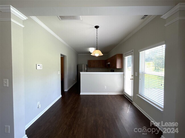 Building Photo - 1419 Ladora Dr