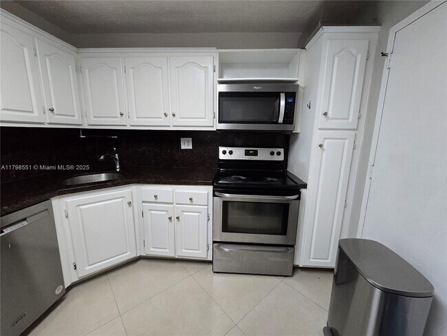 Foto del edificio - 2780 NE 183rd St