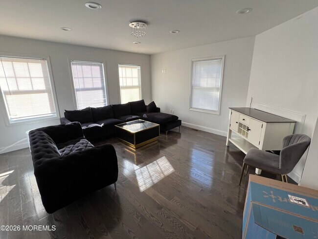 Foto del edificio - 8 Ridge Rd