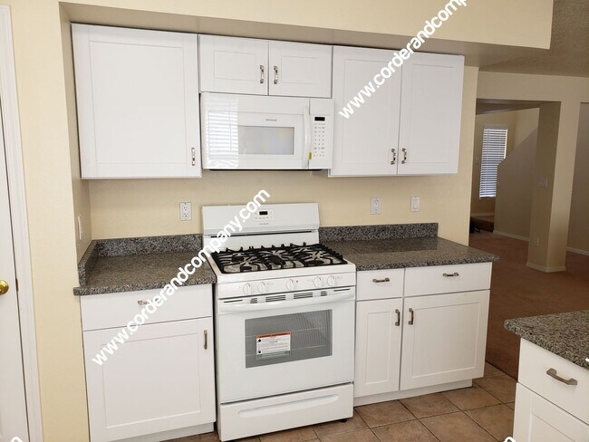 Foto del edificio - COMMING SOON! Dashing 2 Story Brick Home 3 Bedroom, 2 Bathroom, 2 Car Garage at 1,662 Sq Ft.