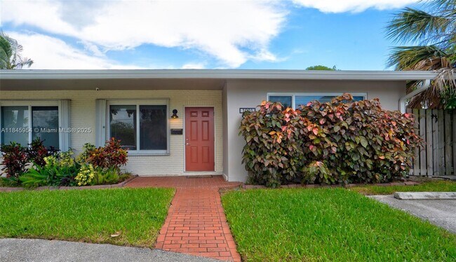 Foto del edificio - 1001 SW 12th Ct