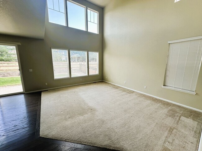 Foto del edificio - Beautiful 3 Bedroom Home (Available Immedi...