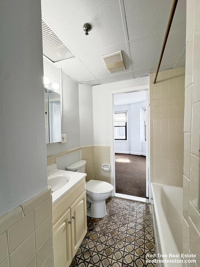 Building Photo - 475 Commonwealth Ave