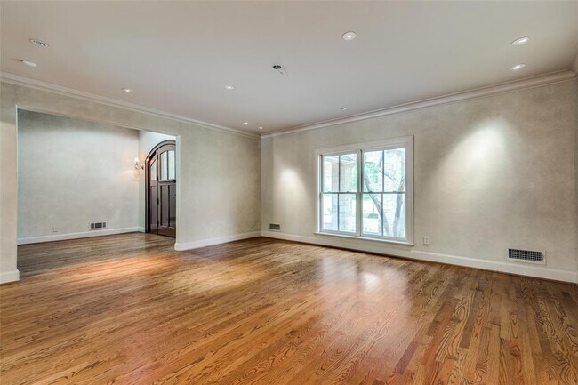 Building Photo - 10625 Lennox Ln