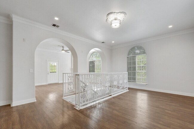 Foto del edificio - 200 Mockingbird Ln W