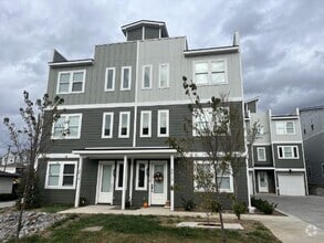 Building Photo - 4912 Delaware Ave