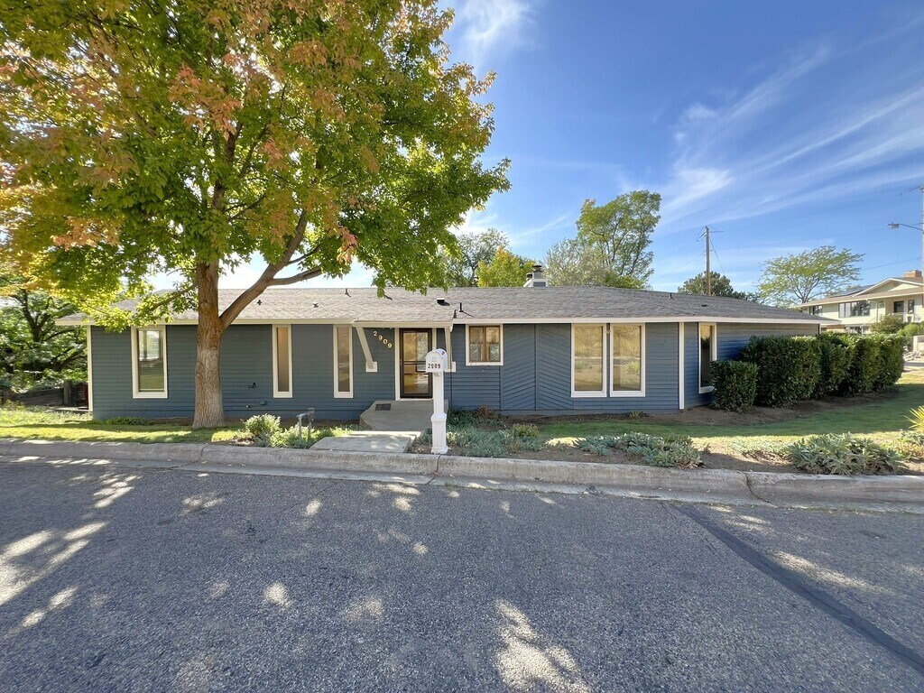 Primary Photo - 2909 N Hillway Dr