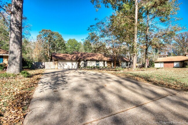 Building Photo - Haughton LA Country Place Subdivision 2000...