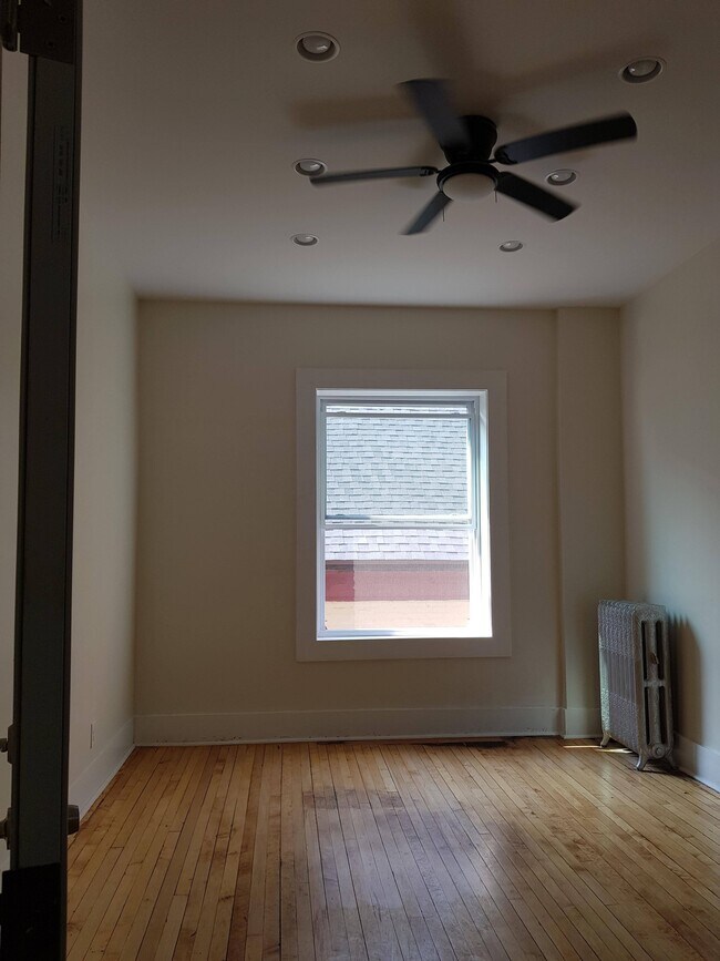 Building Photo - 227 E Chicago St