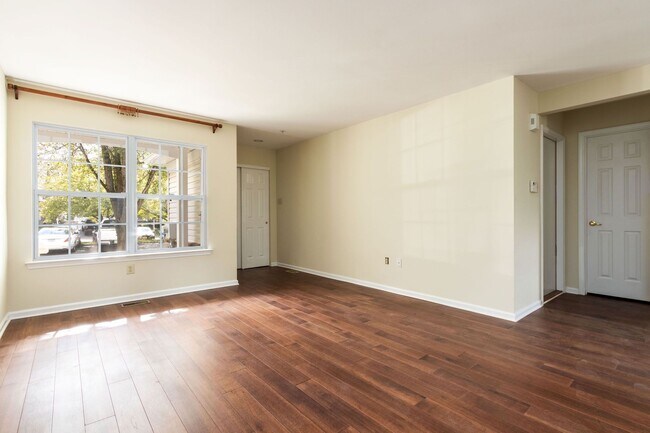 Building Photo - 209 Leeds Ct