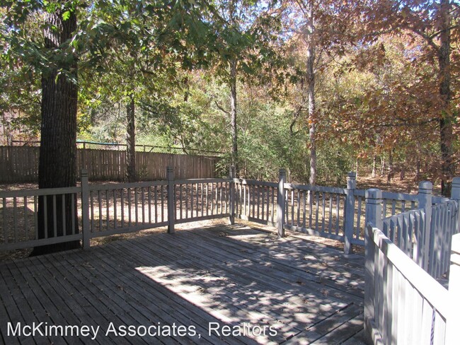 Foto del edificio - 3 br, 2 bath House - 80 Spring Valley Rd
