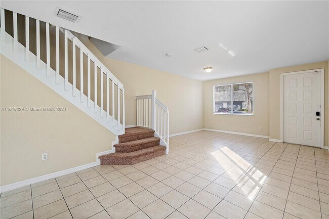 Building Photo - 1933 Gardenia Ct