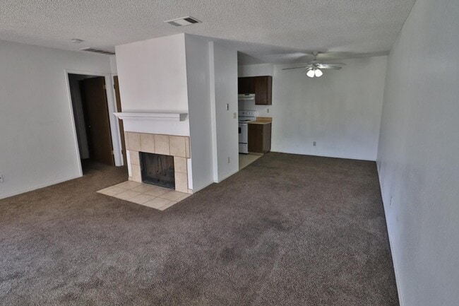 Foto del edificio - 4504 N Valentine Ave