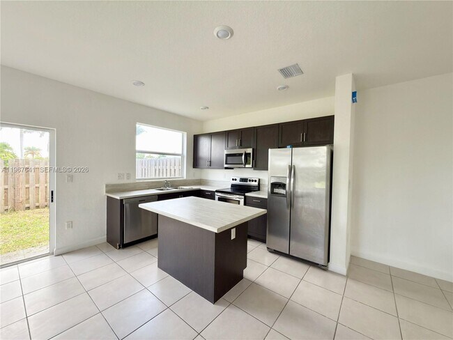 Building Photo - 2701 SE 15th St