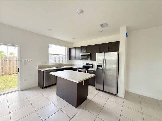 Foto del edificio - 2701 SE 15th St