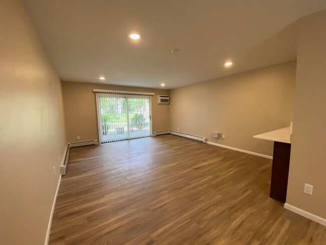 Building Photo - 211-104