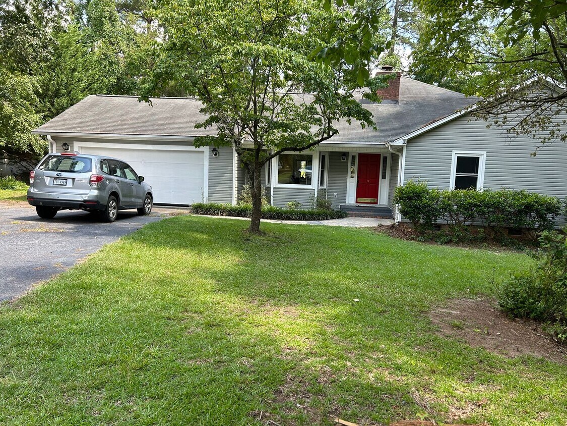 Primary Photo - Lakefront Living with Style and Space