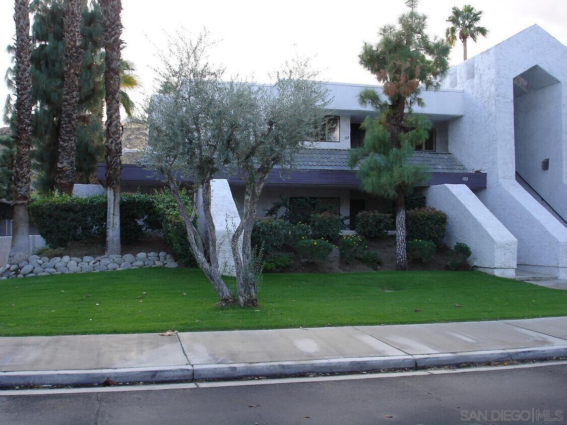 Foto principal - 5301 E Waverly Dr