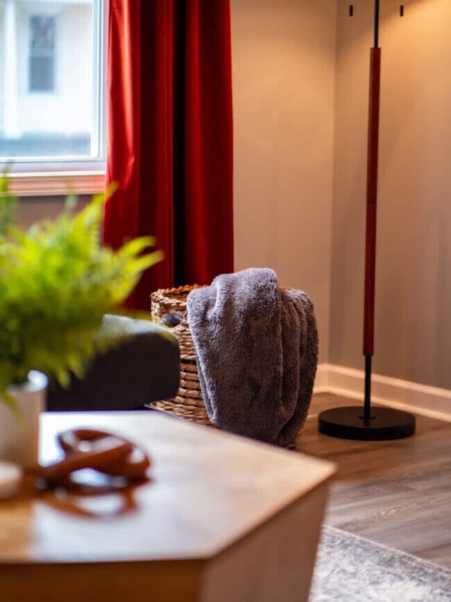 Foto del edificio - 6110 Lawn Ave