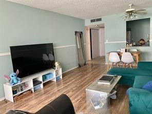 Foto del edificio - 854 Three Islands Boulevard, Hallandale Be...